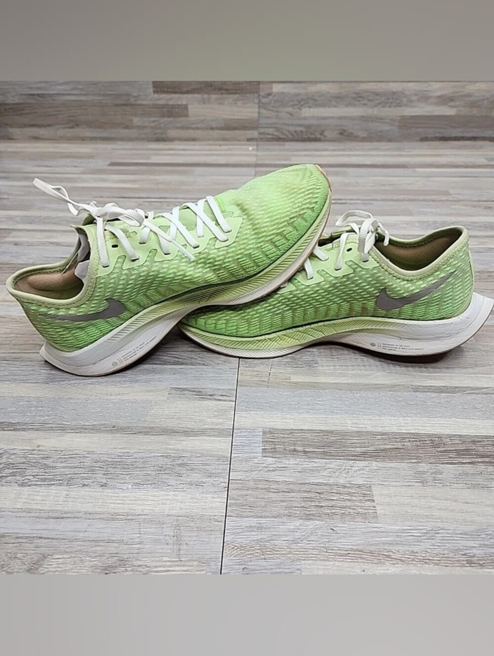 Nike Zoom Pegasus 2. Women's Light Green Athletic Running Shoes